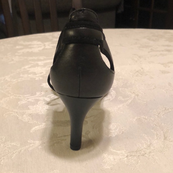 Women's Shoes - Picture 3 of 3